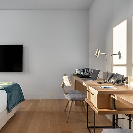 Hellenic Vibes Smart Hotel Atene Esterno foto A room at the hotel