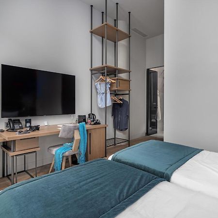 Hellenic Vibes Smart Hotel Atene Esterno foto A room at the hotel