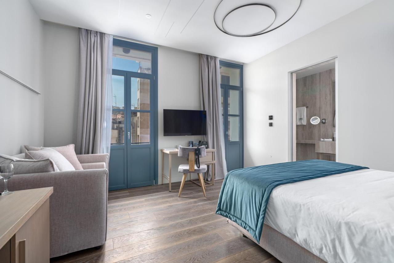 Hellenic Vibes Smart Hotel Atene Esterno foto A room at the hotel