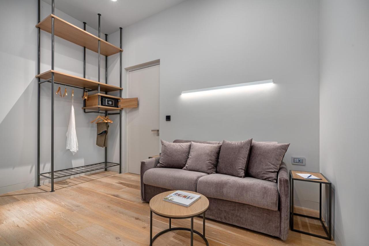 Hellenic Vibes Smart Hotel Atene Esterno foto A room at the hotel