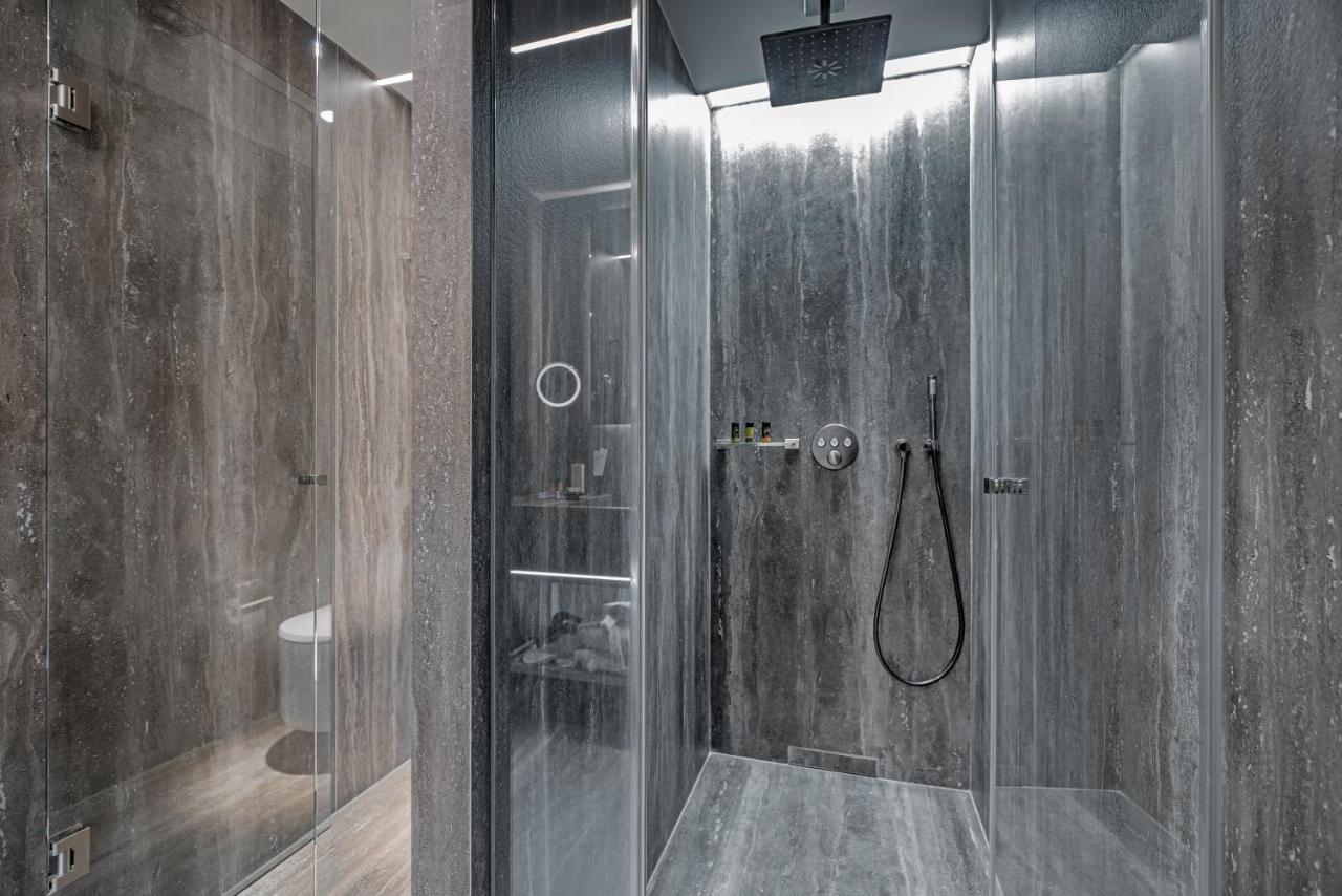 Hellenic Vibes Smart Hotel Atene Esterno foto A shower