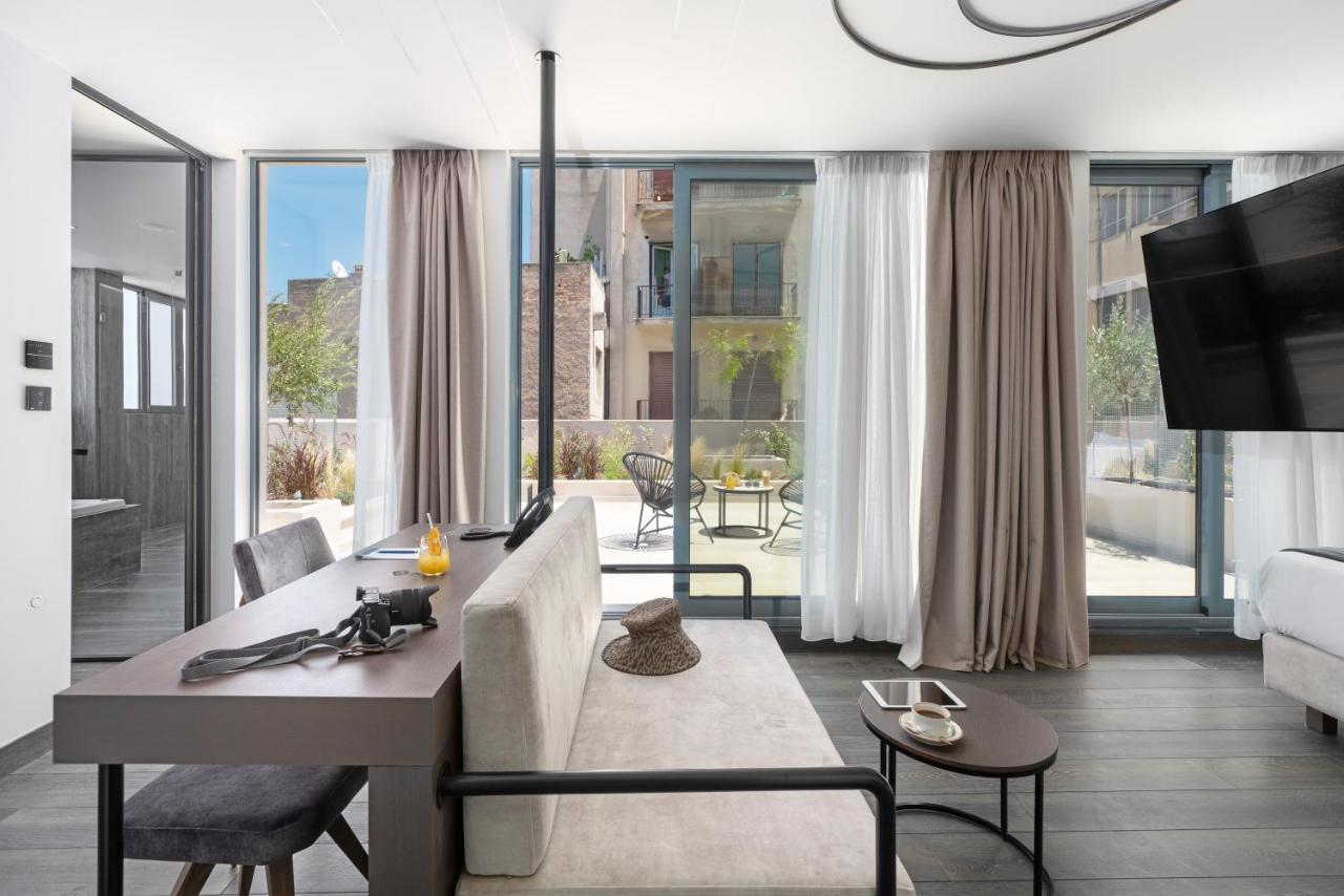 Hellenic Vibes Smart Hotel Atene Esterno foto The interior of a suite at the hotel