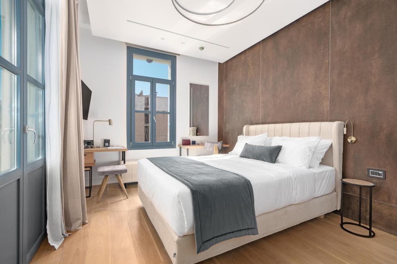 Hellenic Vibes Smart Hotel Atene Esterno foto A bedroom at the hotel