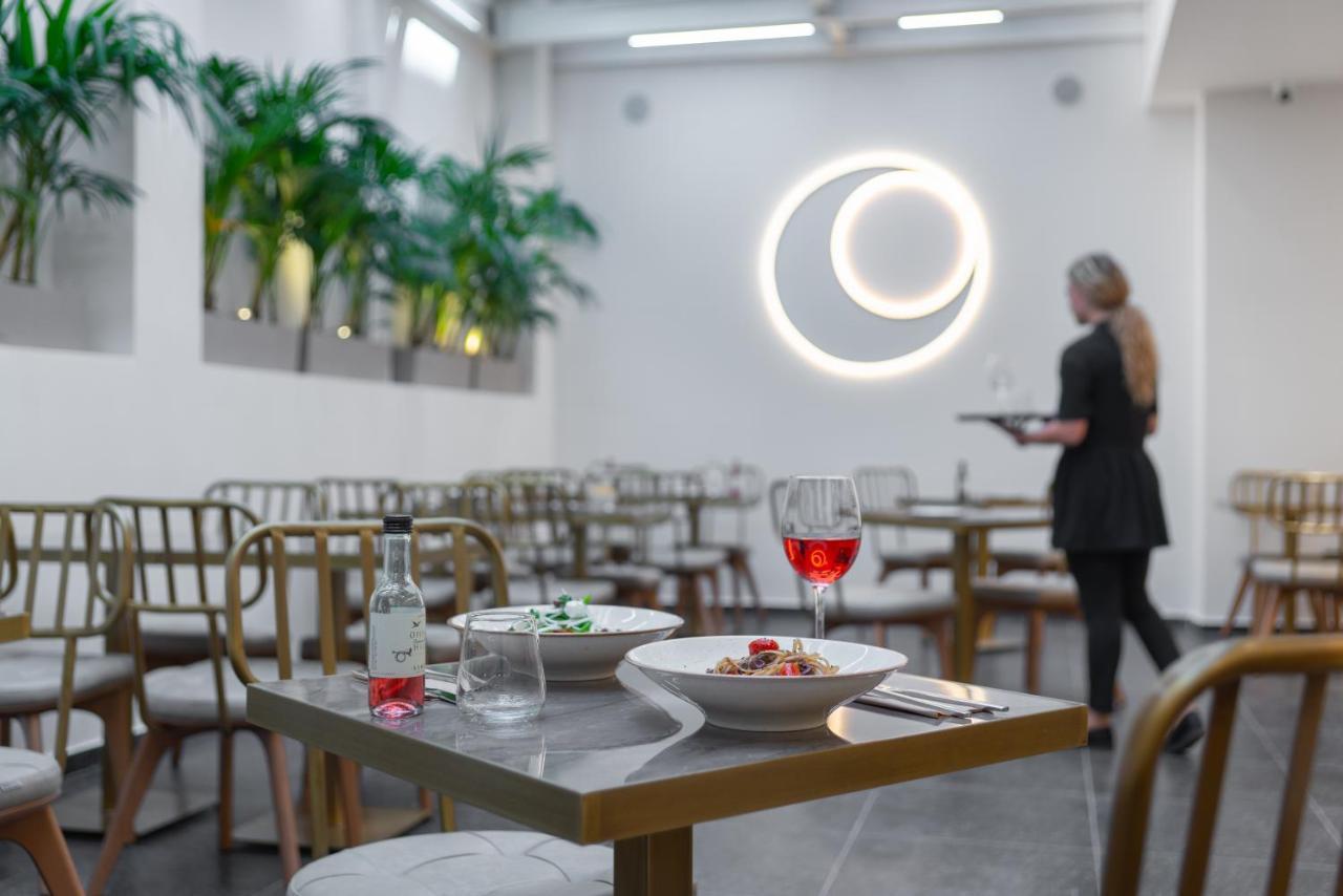 Hellenic Vibes Smart Hotel Atene Esterno foto Restaurant