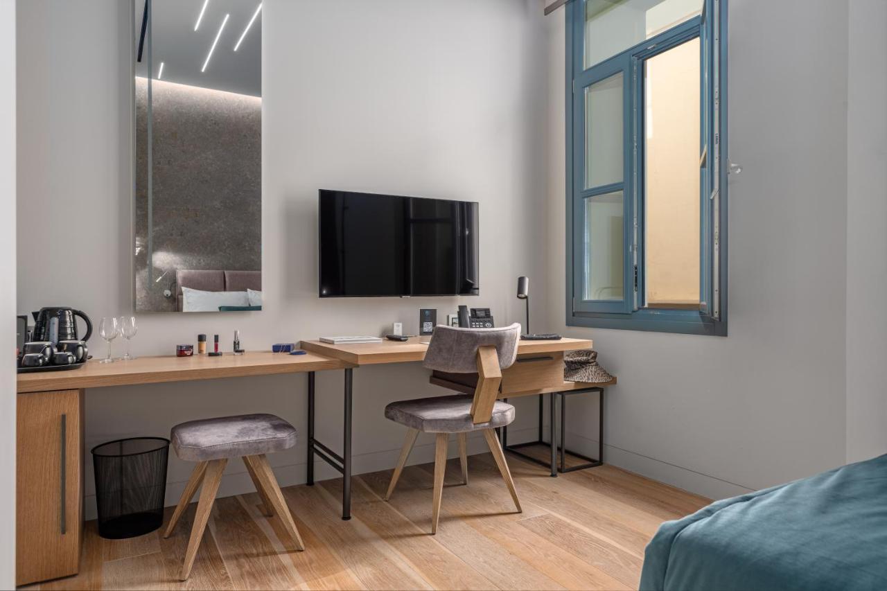 Hellenic Vibes Smart Hotel Atene Esterno foto A room at the hotel