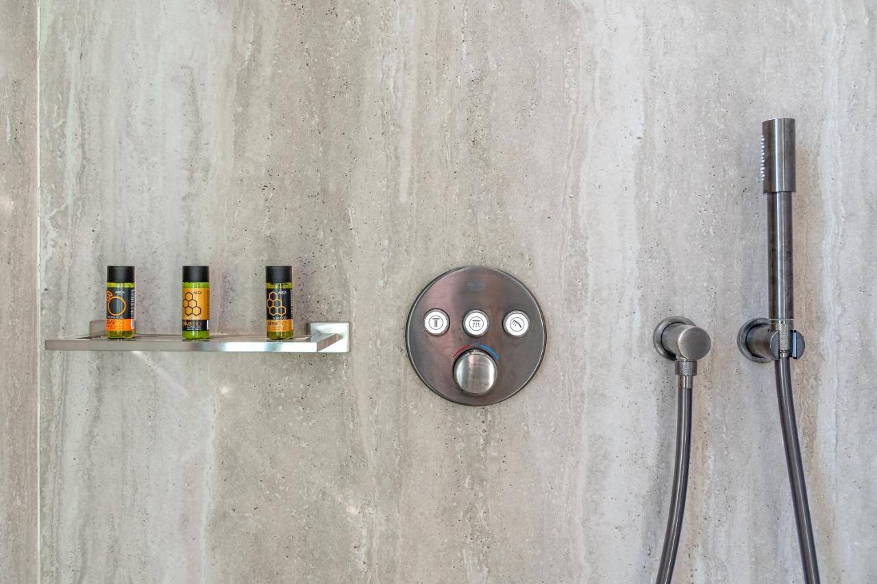 Hellenic Vibes Smart Hotel Atene Esterno foto A shower mixer