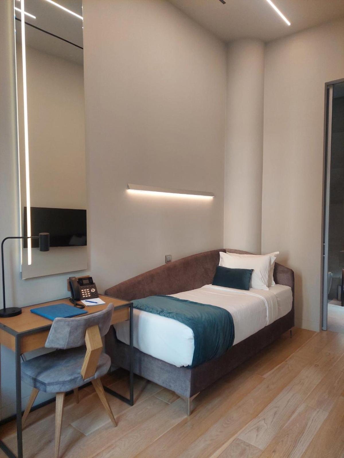 Hellenic Vibes Smart Hotel Atene Camera foto A room at the hotel