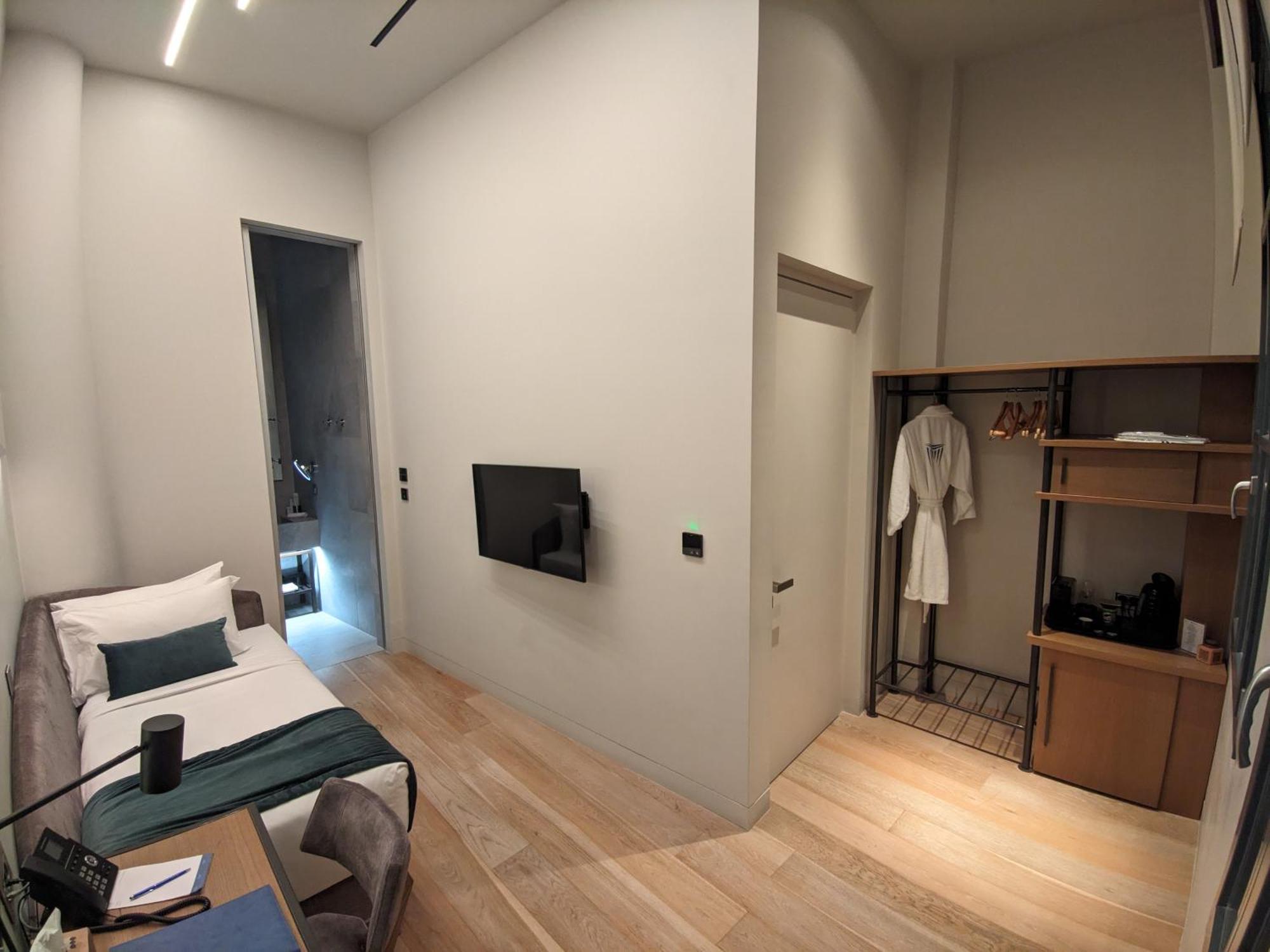 Hellenic Vibes Smart Hotel Atene Camera foto A room at the hotel