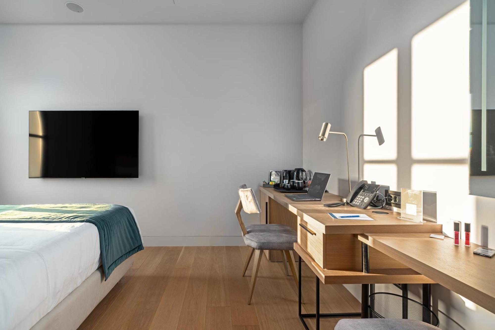 Hellenic Vibes Smart Hotel Atene Esterno foto A room at the hotel
