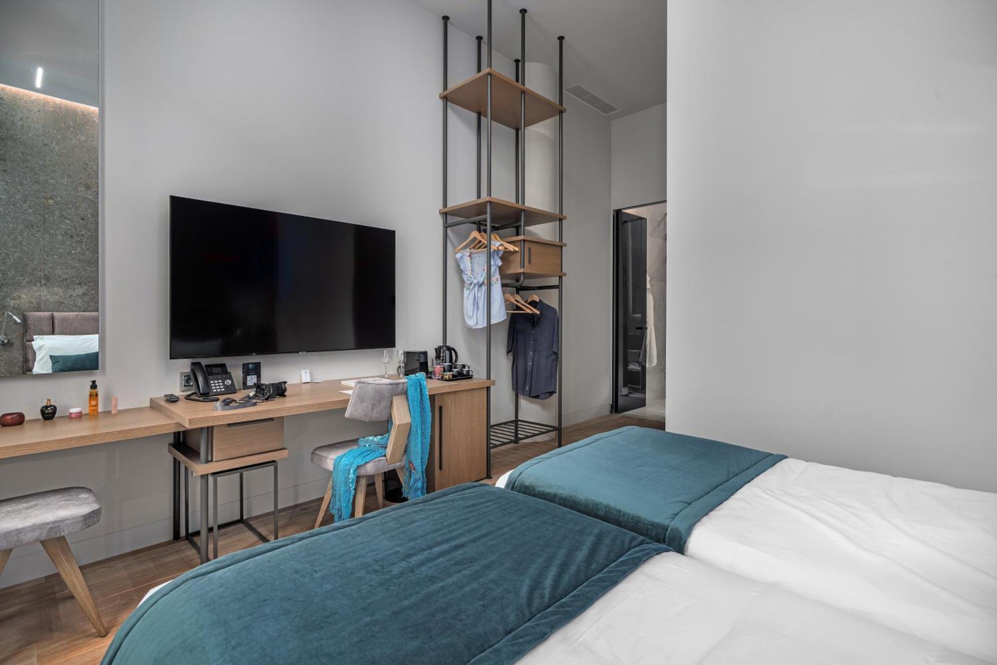 Hellenic Vibes Smart Hotel Atene Esterno foto A room at the hotel