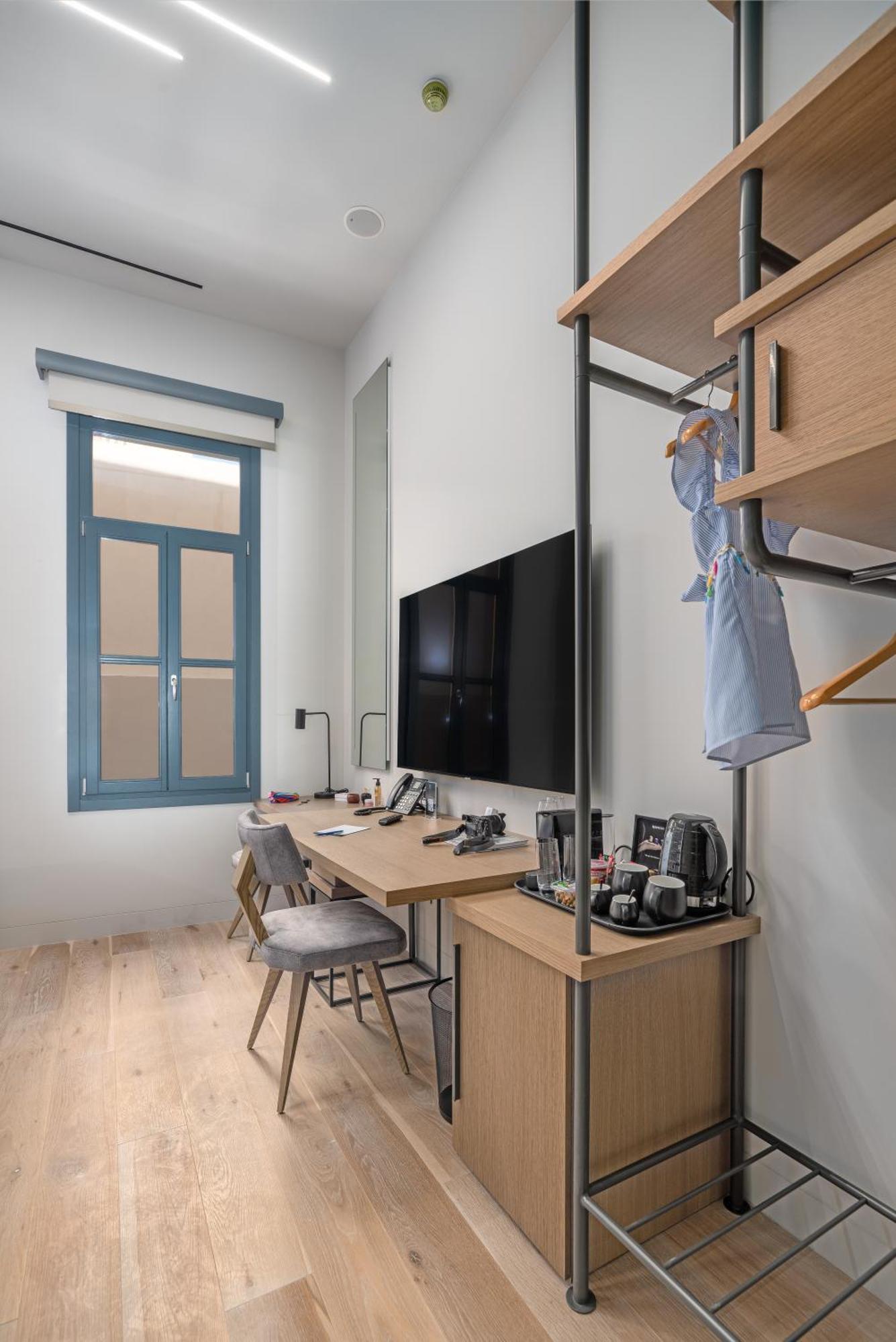 Hellenic Vibes Smart Hotel Atene Esterno foto A room at the hotel